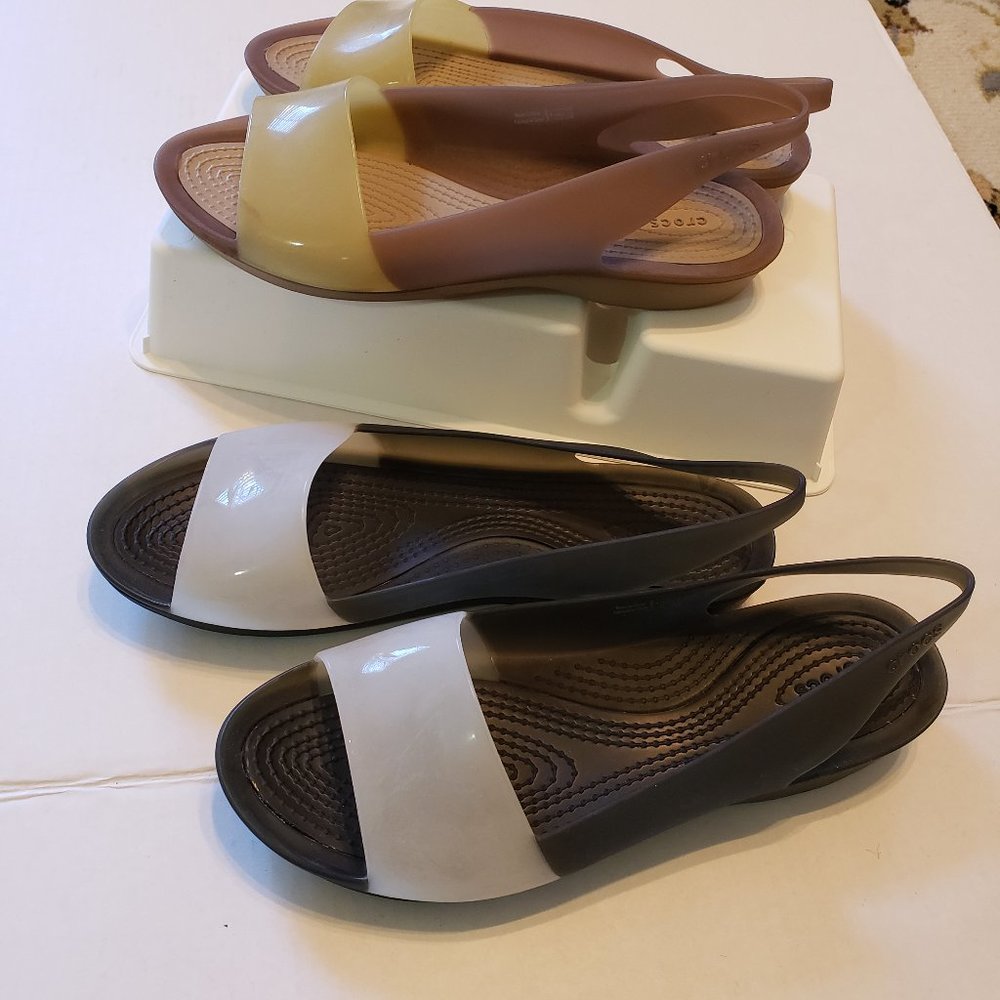 2 PAIR CROCS SANDALS W9 TAN/GREY